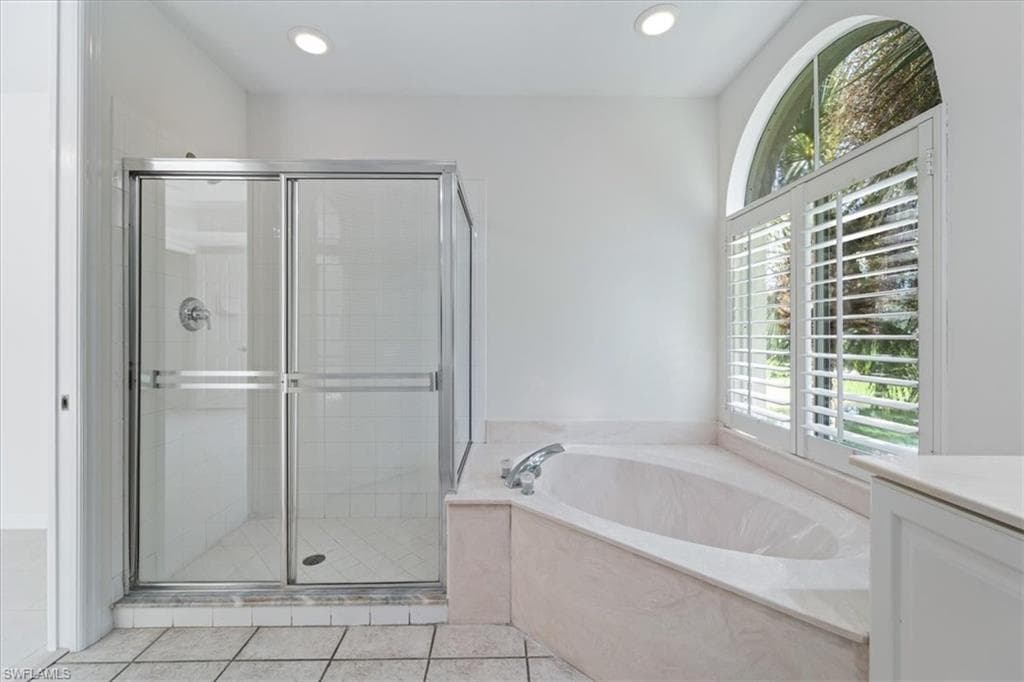 1580 Clermont Dr L202, Naples, FL 34109-21