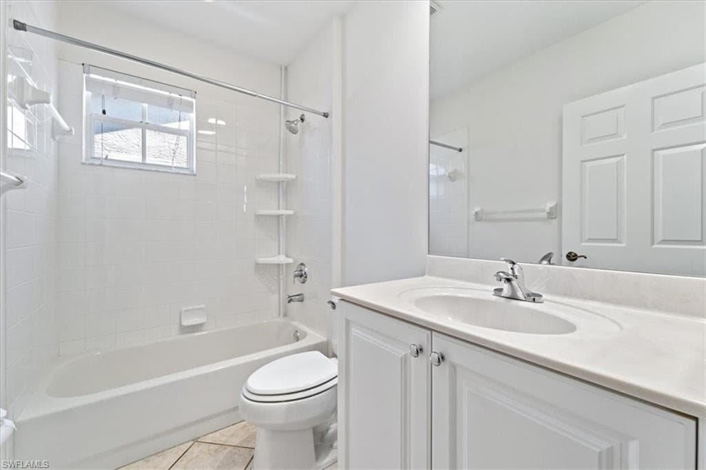 1580 Clermont Dr L202, Naples, FL 34109-22