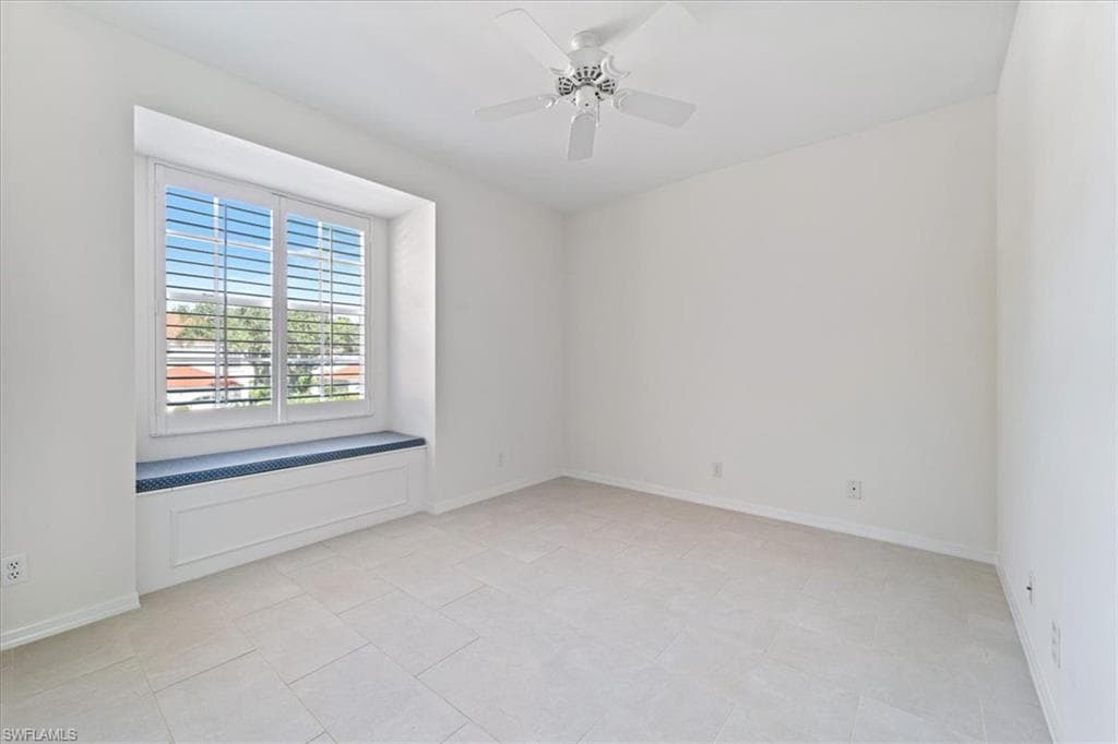 1580 Clermont Dr L202, Naples, FL 34109-24