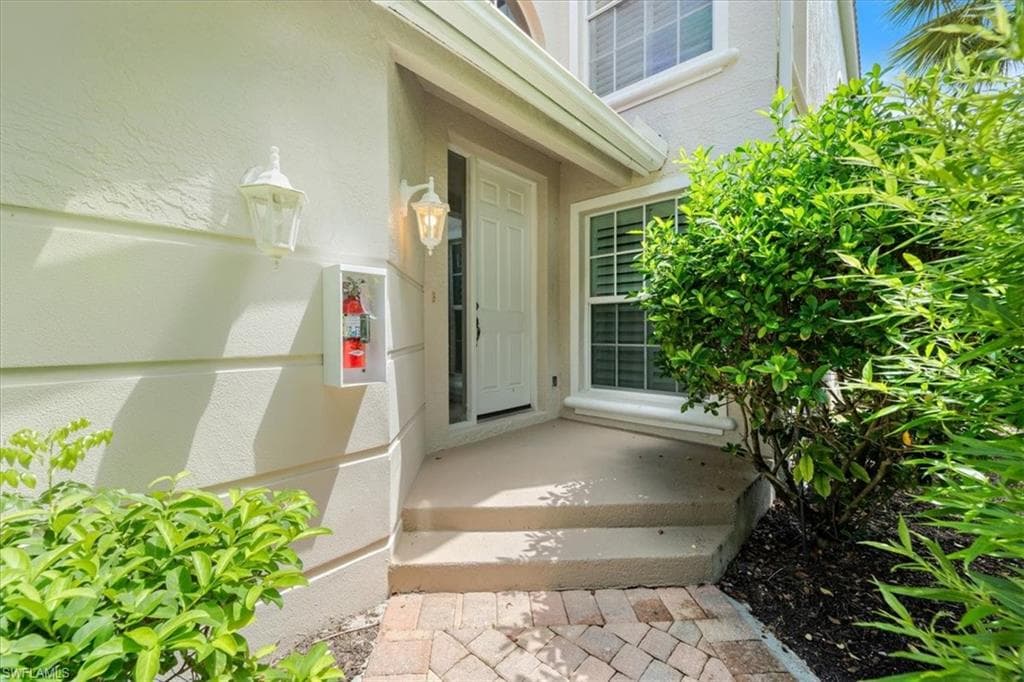 1580 Clermont Dr L202, Naples, FL 34109-33