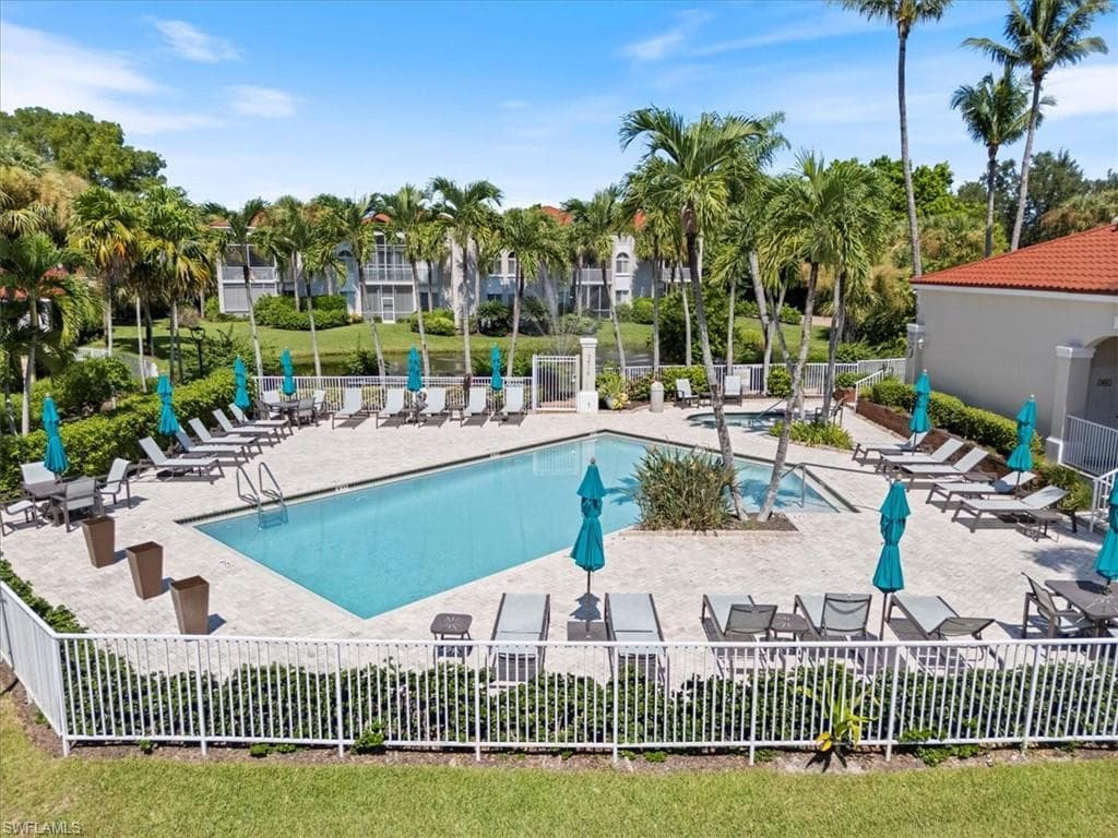 1580 Clermont Dr L202, Naples, FL 34109-35