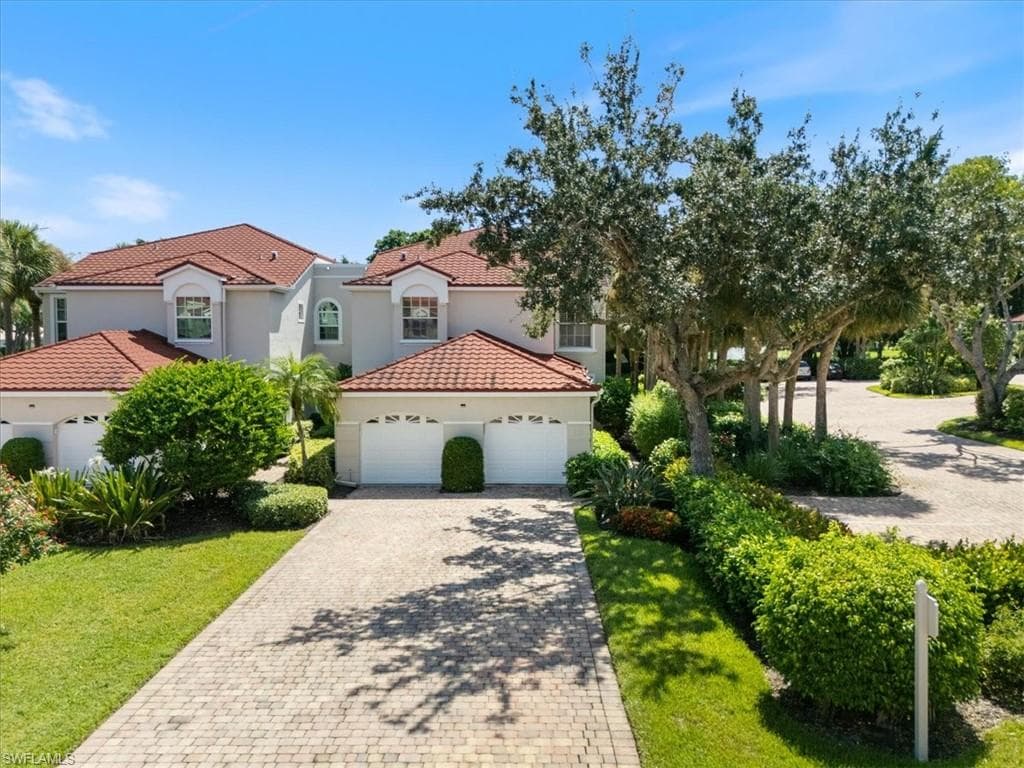 1580 Clermont Dr L202, Naples, FL 34109-3