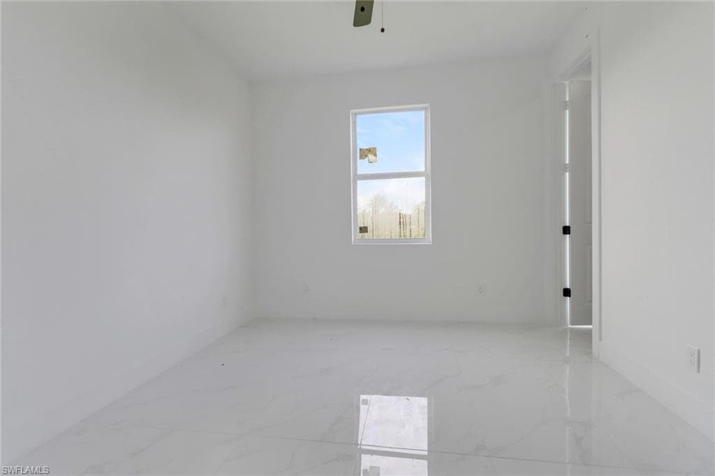 4007 19th St SW, Lehigh Acres, FL 33976-15