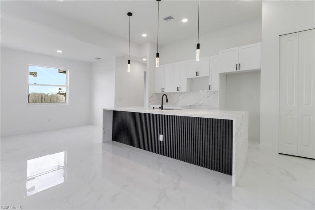 4007 19th St SW, Lehigh Acres, FL 33976-5