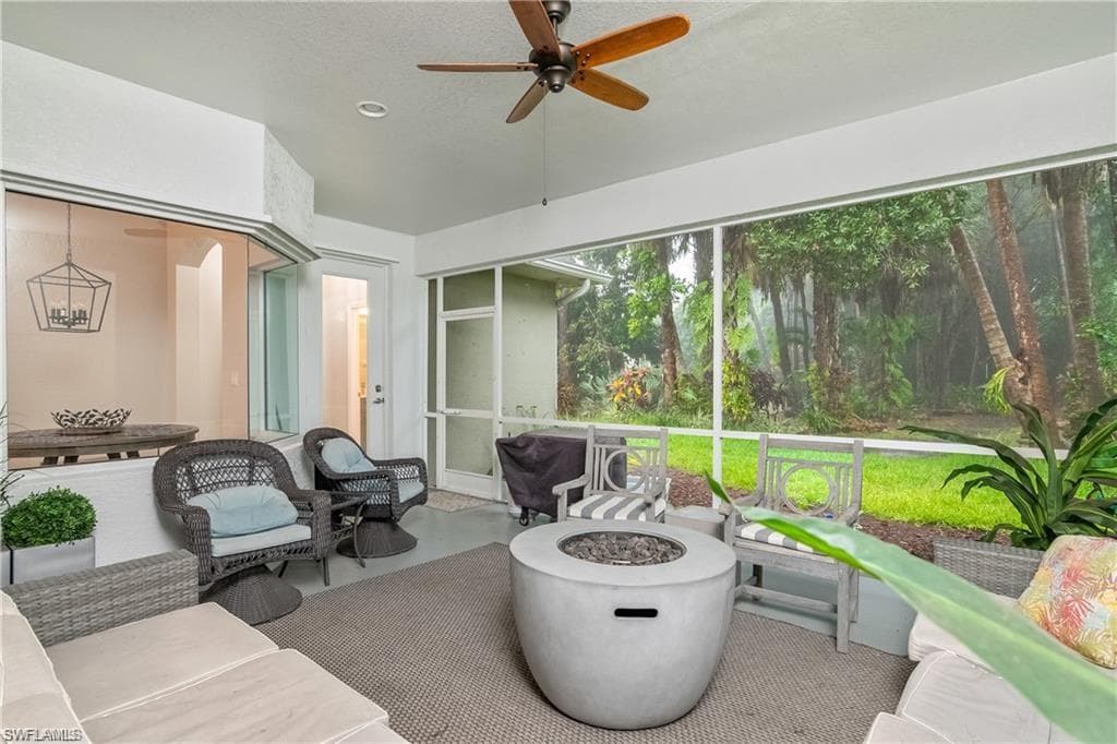 6005 Hollow Dr, Naples, FL 34112-9