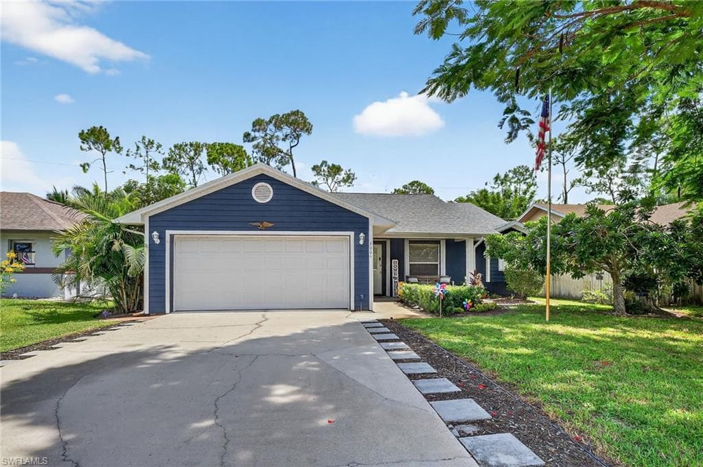 6005 Hollow Dr, Naples, FL 34112-1