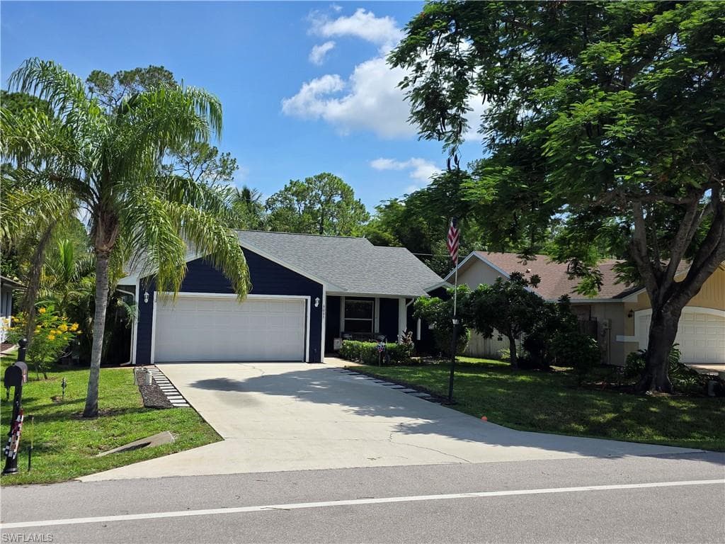 6005 Hollow Dr, Naples, FL 34112-3