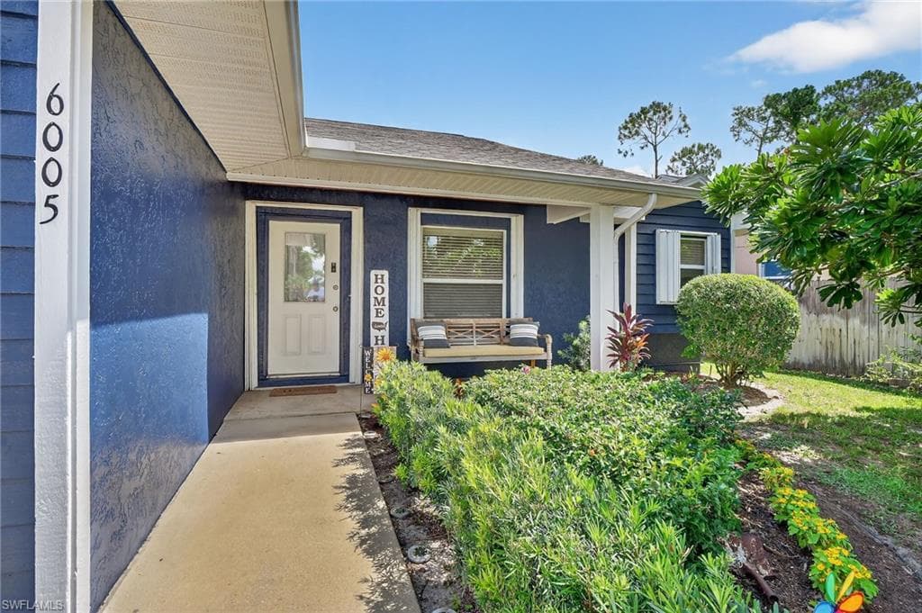 6005 Hollow Dr, Naples, FL 34112-6