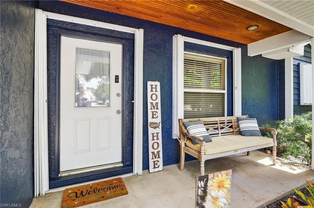 6005 Hollow Dr, Naples, FL 34112-7