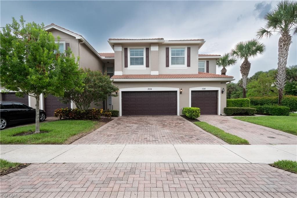 6533 Monterey Pt 204, Naples, FL 34105-1