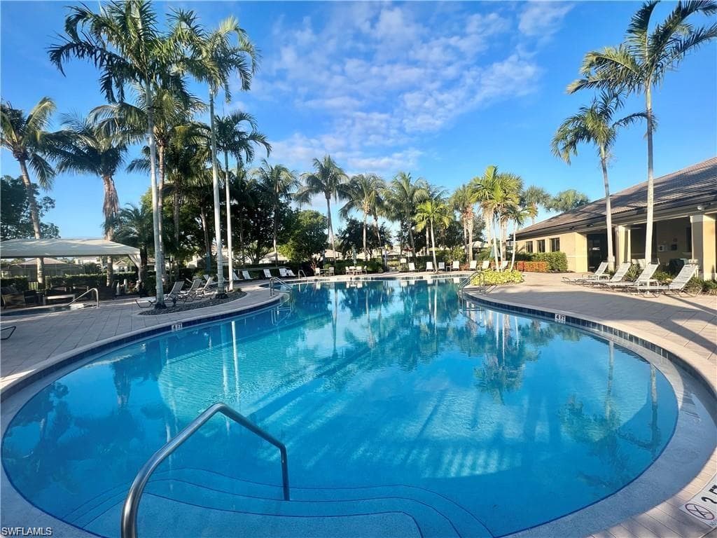 6533 Monterey Pt 204, Naples, FL 34105-38