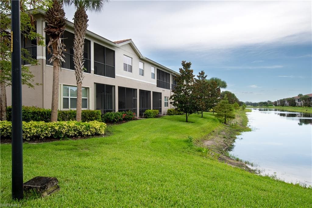6533 Monterey Pt 204, Naples, FL 34105-3