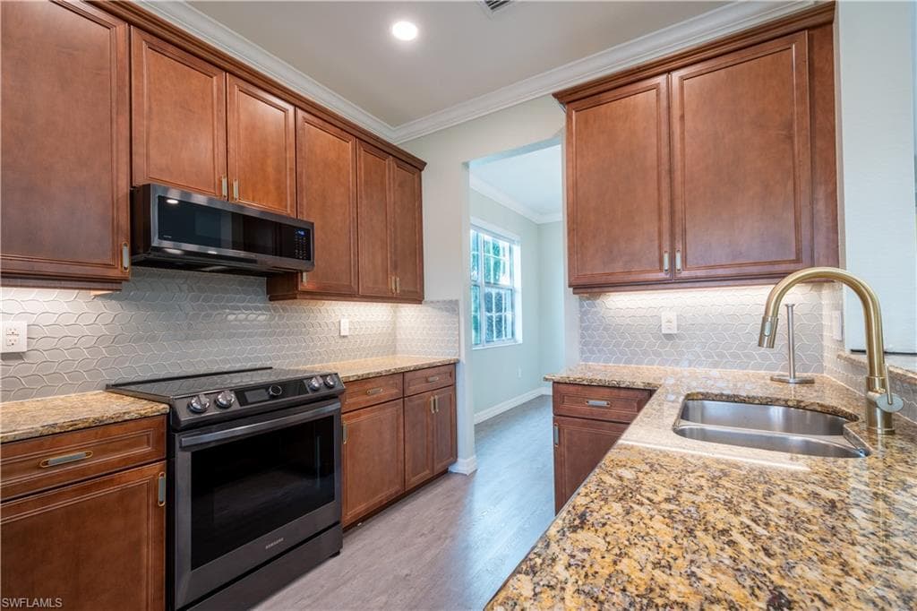 6533 Monterey Pt 204, Naples, FL 34105-4