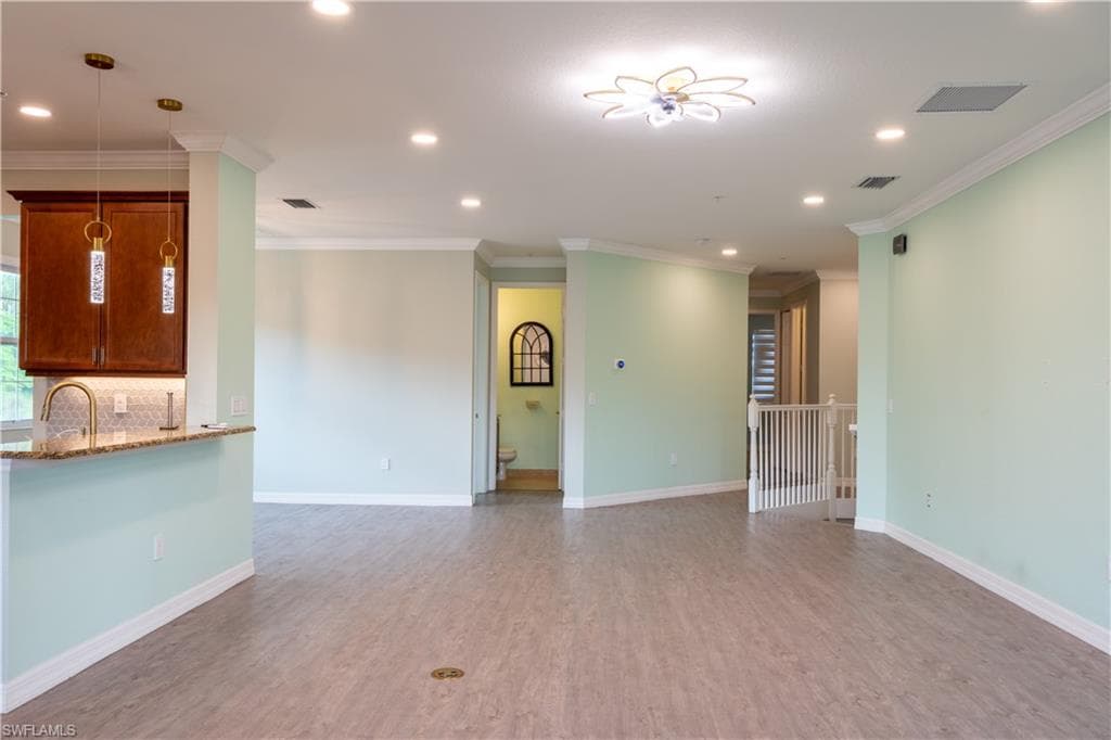 6533 Monterey Pt 204, Naples, FL 34105-6