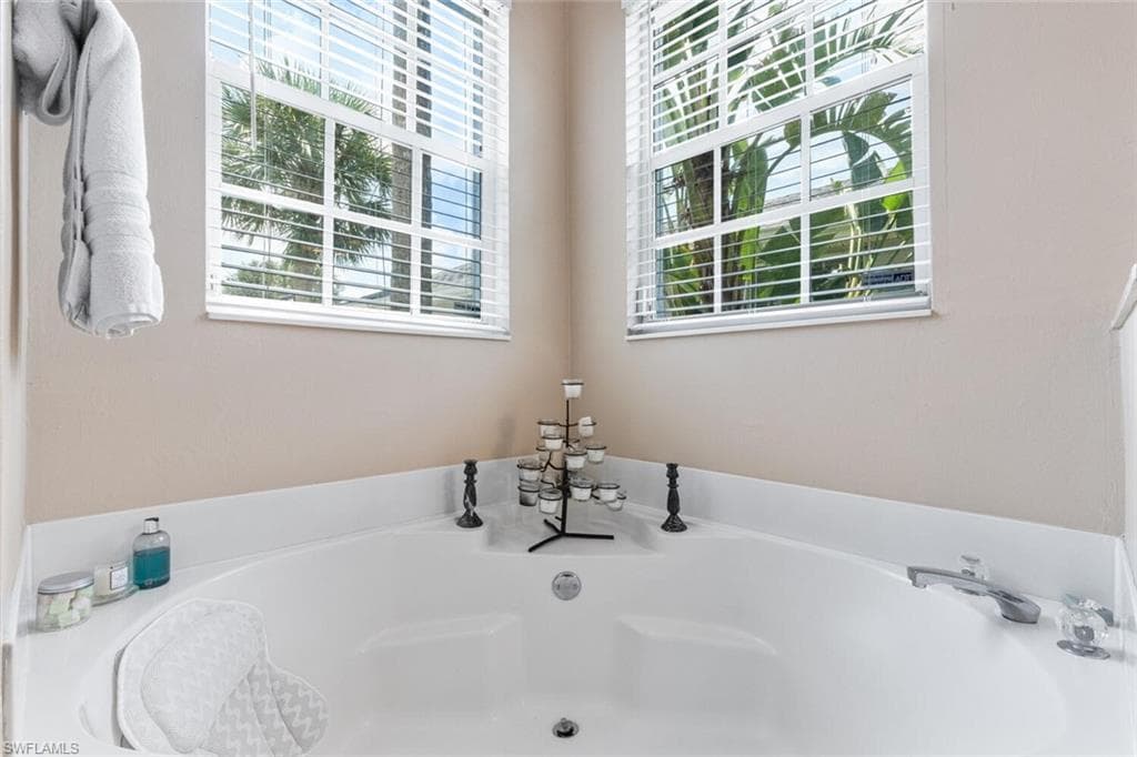 109 Burnt Pine Dr, Naples, FL 34119-11