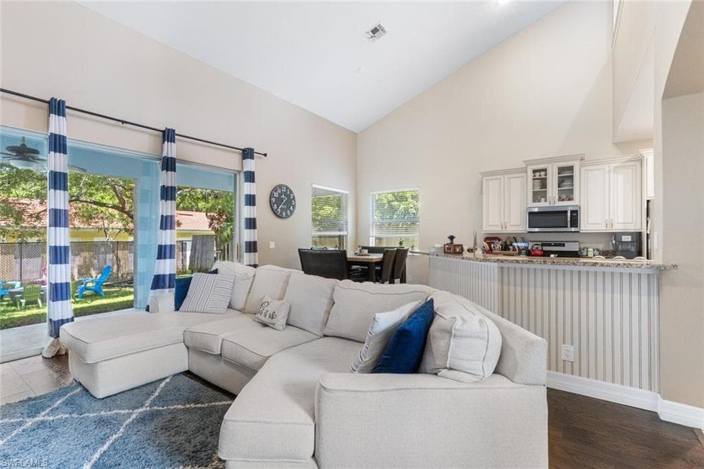 109 Burnt Pine Dr, Naples, FL 34119-15