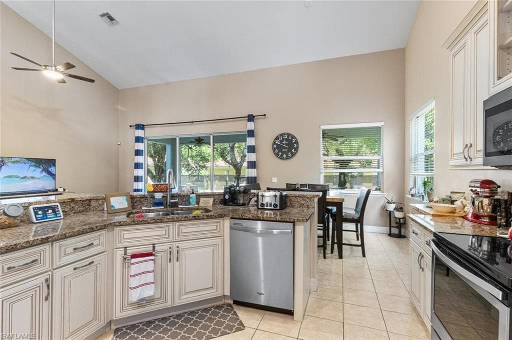109 Burnt Pine Dr, Naples, FL 34119-22