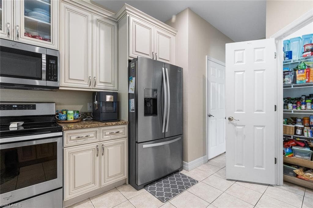 109 Burnt Pine Dr, Naples, FL 34119-23