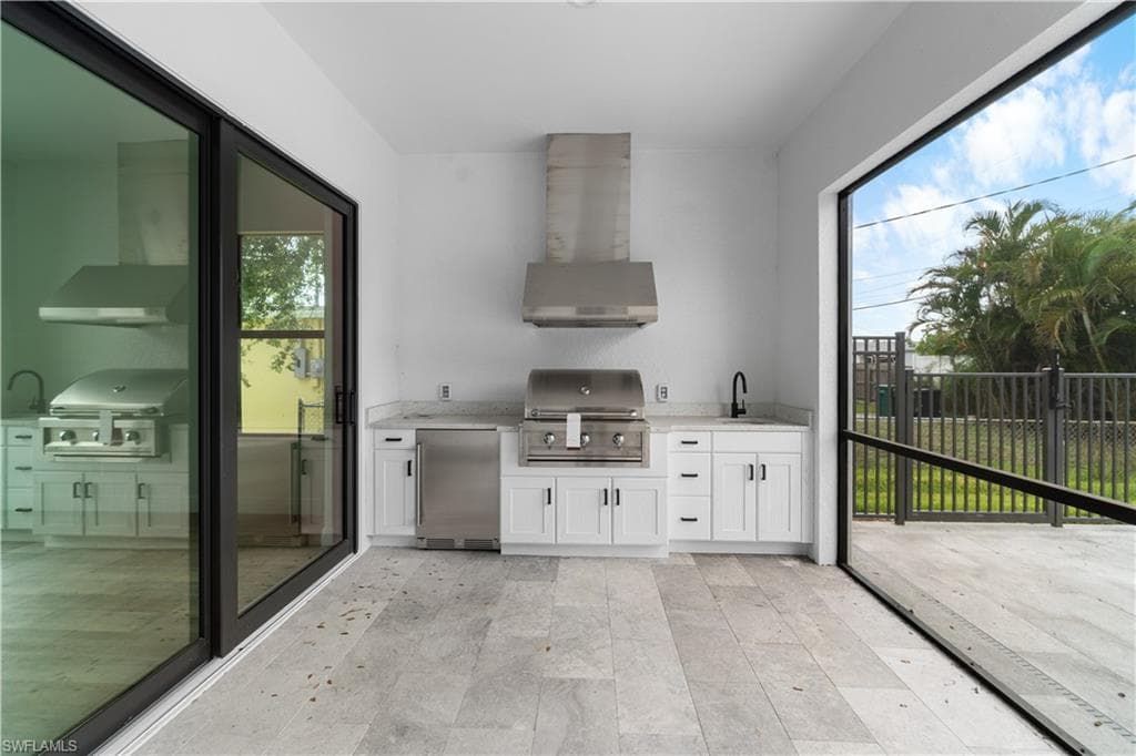 833 91st Ave N, Naples, FL 34108-32