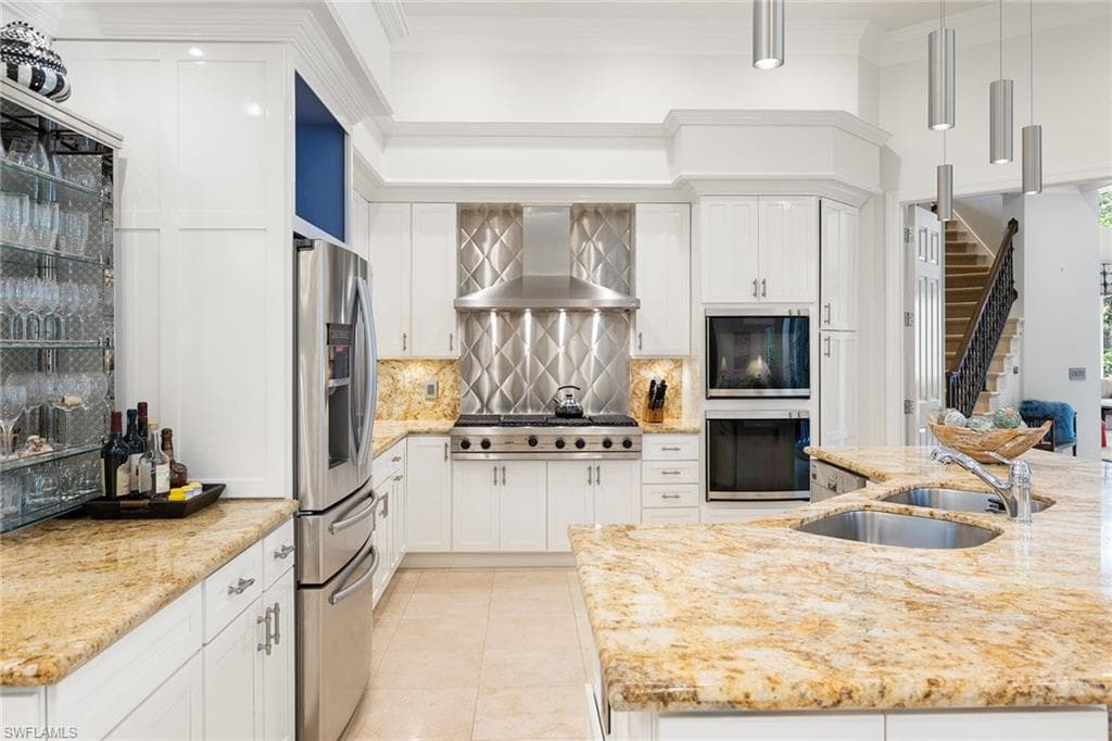 7004 Verde Way, Naples, FL 34108-21