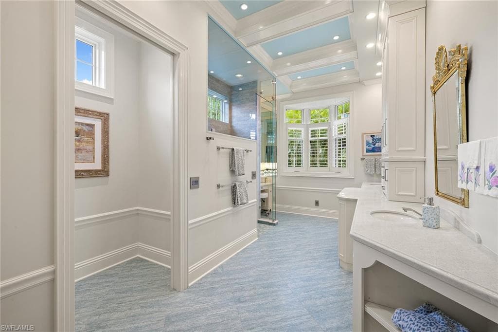 7004 Verde Way, Naples, FL 34108-25