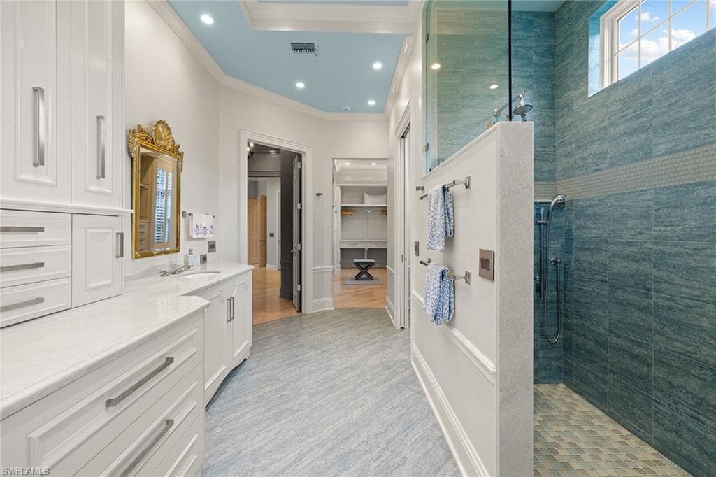 7004 Verde Way, Naples, FL 34108-26