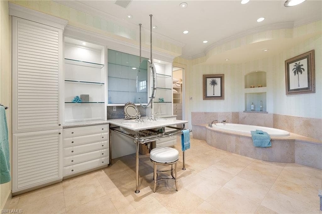 7004 Verde Way, Naples, FL 34108-33