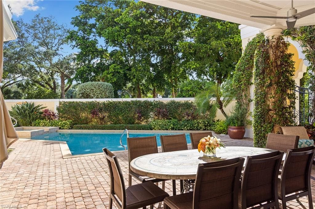 7004 Verde Way, Naples, FL 34108-8