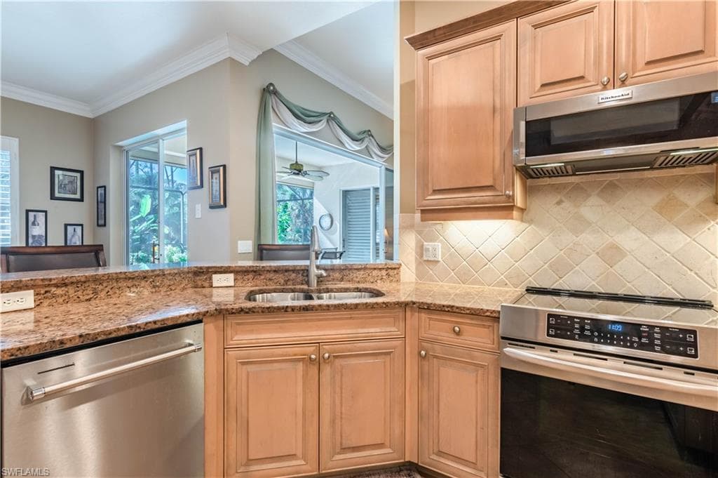 16144 Parque Ln, Naples, FL 34110-16