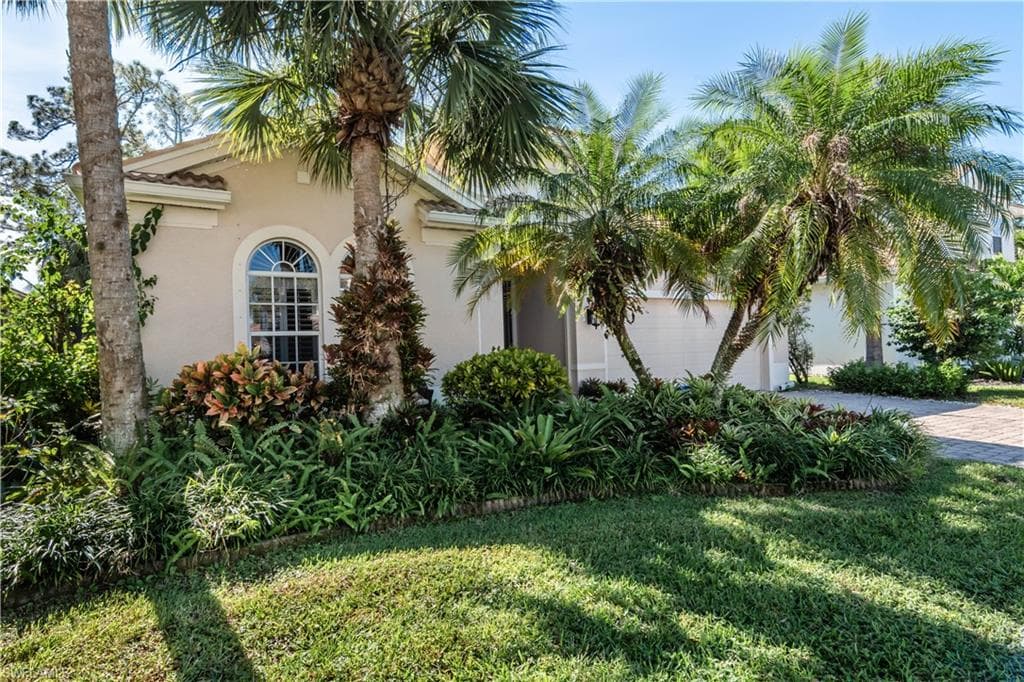 16144 Parque Ln, Naples, FL 34110-4