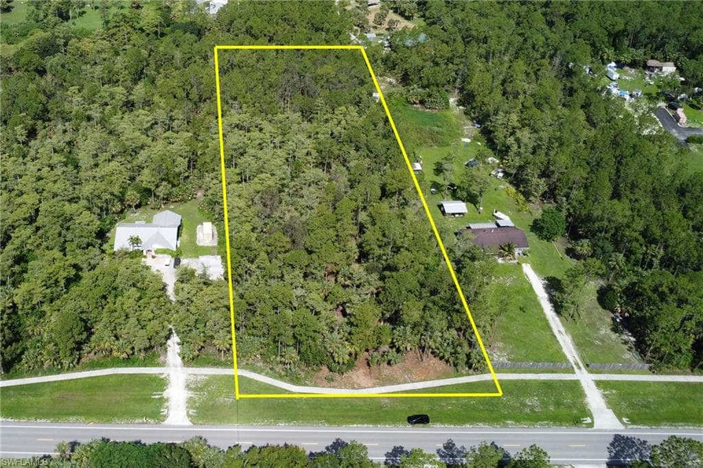 8th St NE, Naples, FL 34120-9