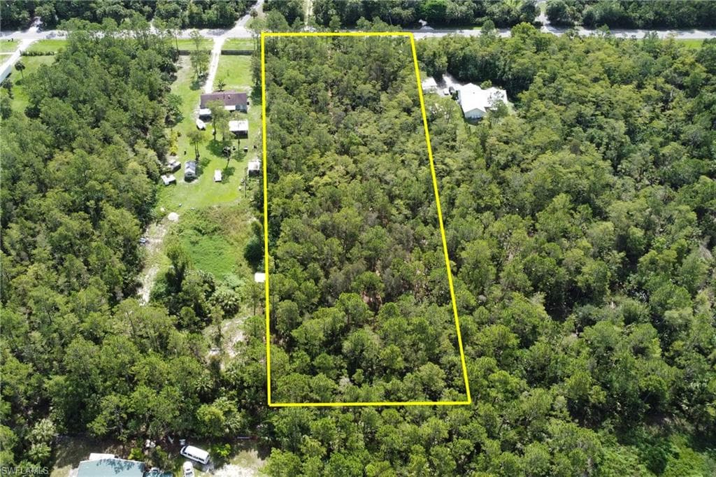 8th St NE, Naples, FL 34120-10