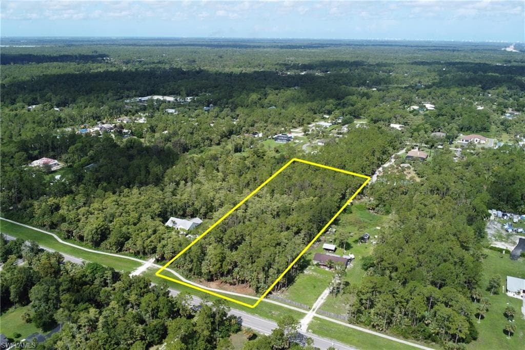 8th St NE, Naples, FL 34120-3