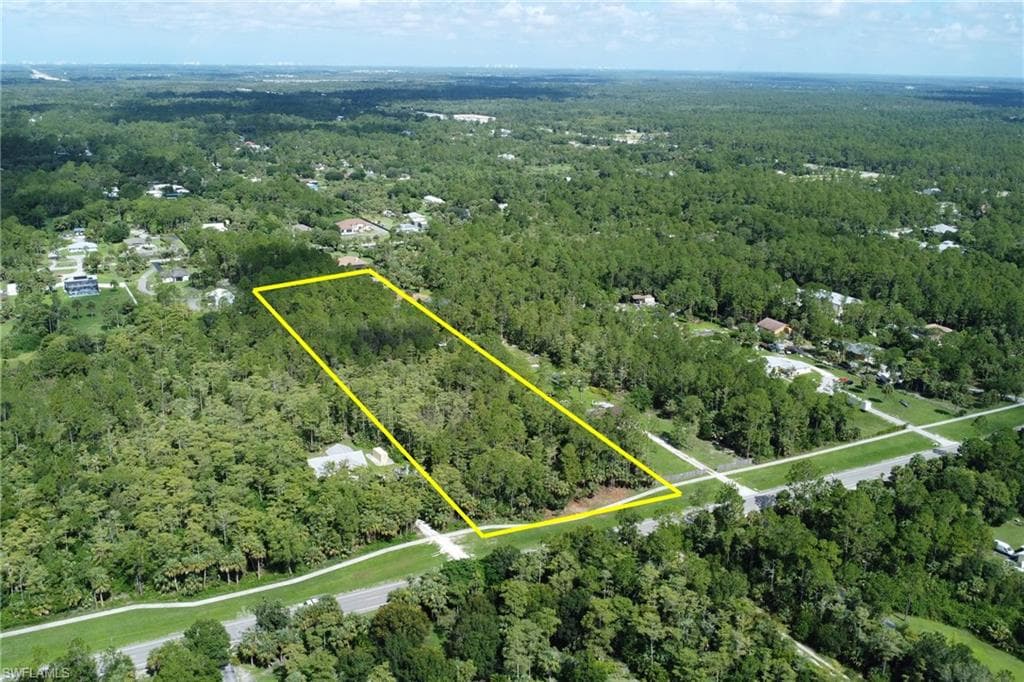 8th St NE, Naples, FL 34120-4