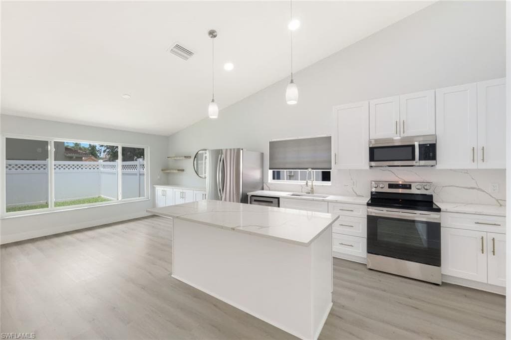 12800 Eagle Pointe Cir, Fort Myers, FL 33913-9