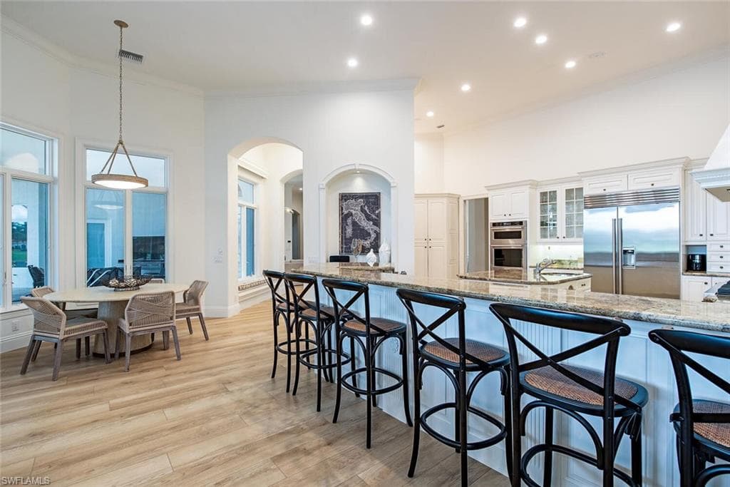 1633 Chinaberry Way, Naples, FL 34105-9