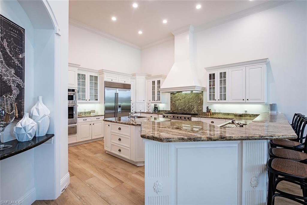 1633 Chinaberry Way, Naples, FL 34105-10