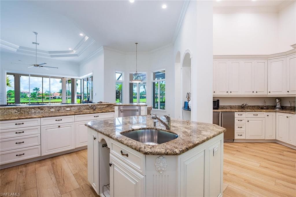 1633 Chinaberry Way, Naples, FL 34105-11