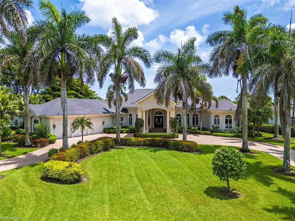 1633 Chinaberry Way, Naples, FL 34105-23