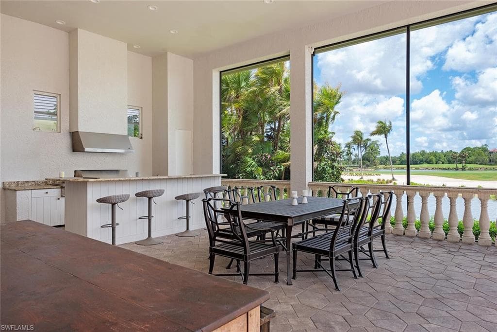 1633 Chinaberry Way, Naples, FL 34105-5
