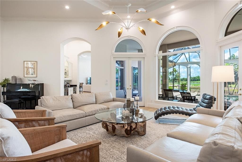 1633 Chinaberry Way, Naples, FL 34105-7