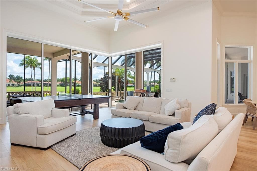 1633 Chinaberry Way, Naples, FL 34105-8