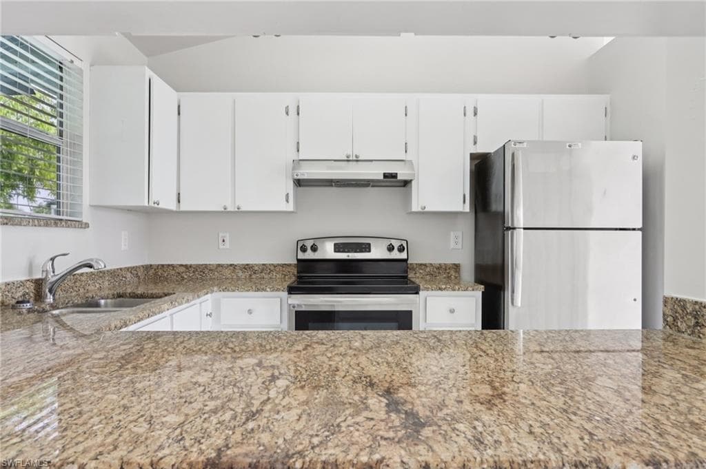 814 10th Pl, Cape Coral, FL 33991-9