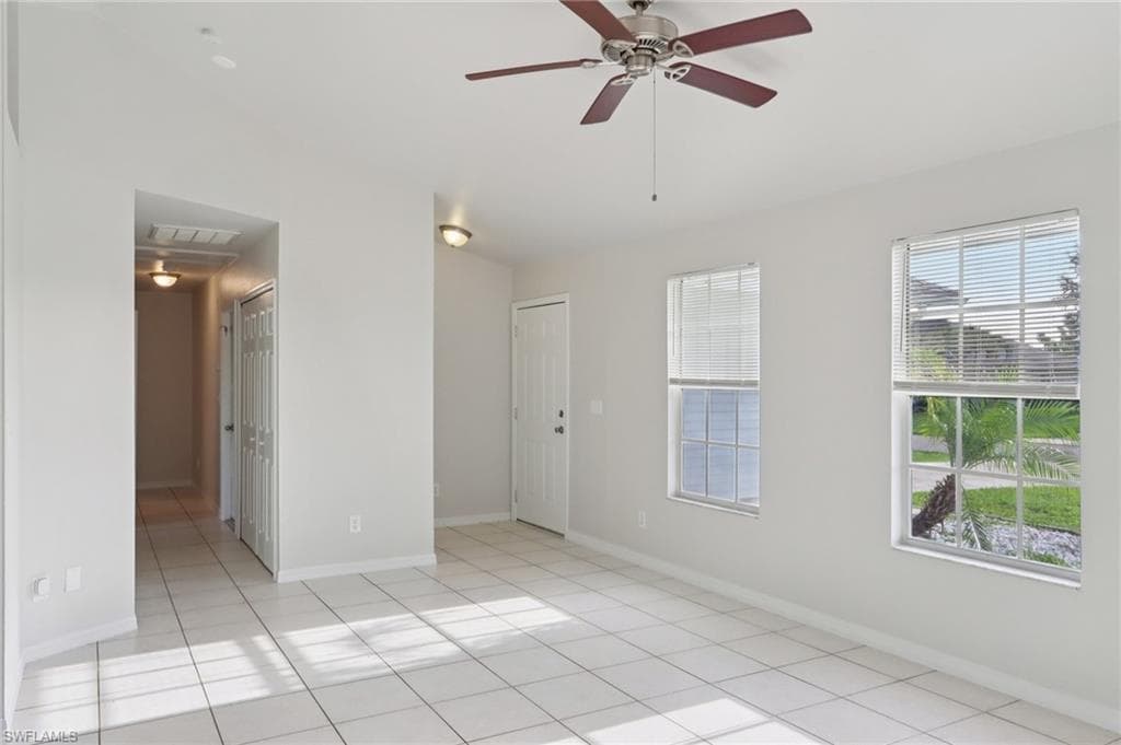 814 10th Pl, Cape Coral, FL 33991-10