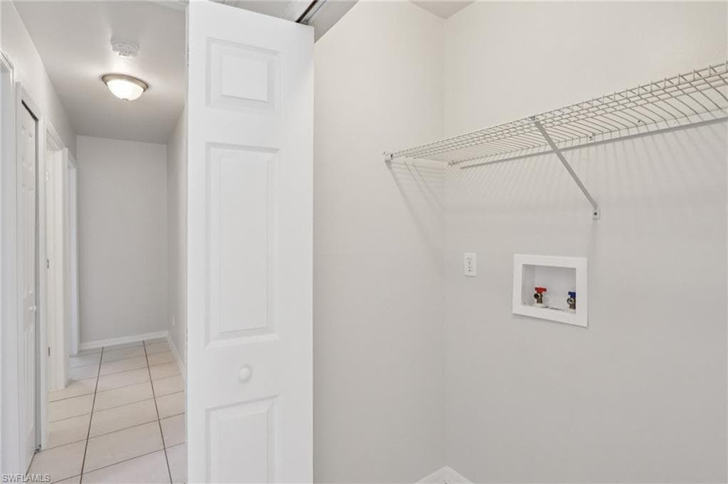 814 10th Pl, Cape Coral, FL 33991-18