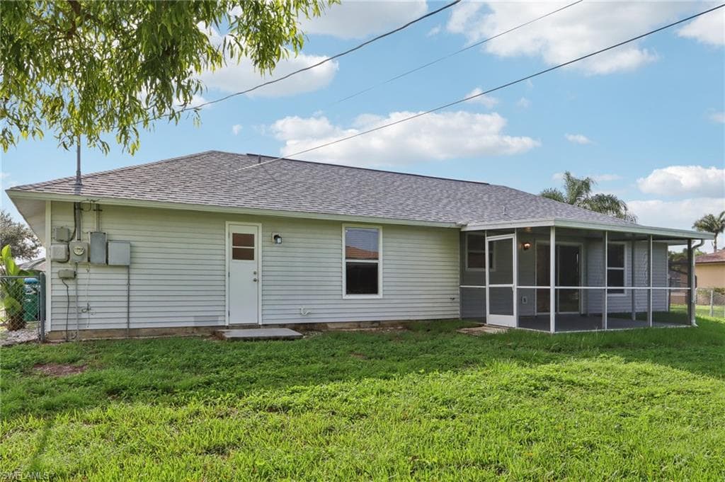814 10th Pl, Cape Coral, FL 33991-24