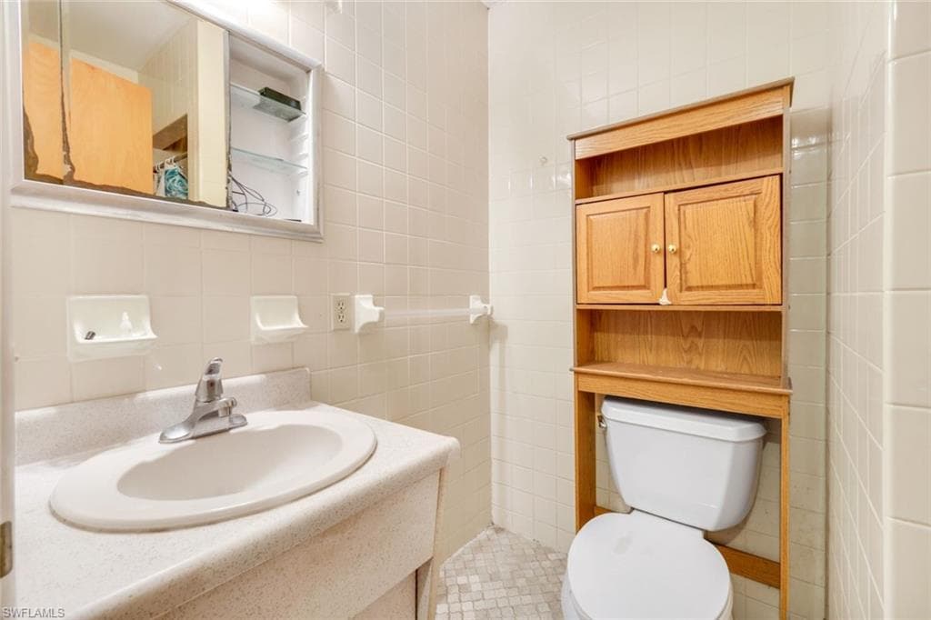 514 105th Ave N 6, Naples, FL 34108-13