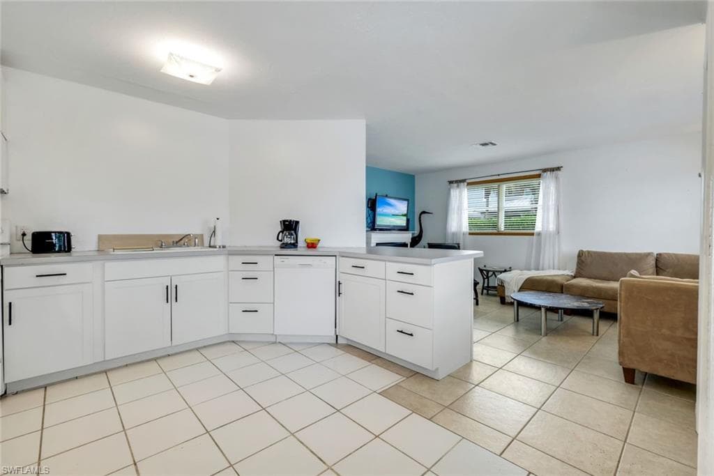 514 105th Ave N 6, Naples, FL 34108-16