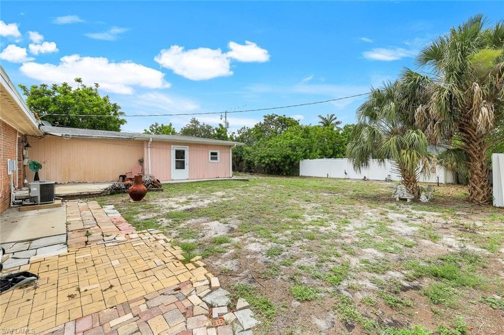 514 105th Ave N 6, Naples, FL 34108-26