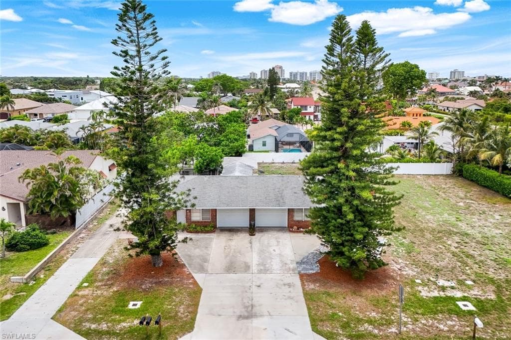 514 105th Ave N 6, Naples, FL 34108-27